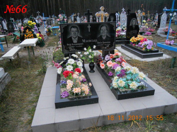 Подвійний гранітний пам'ятник