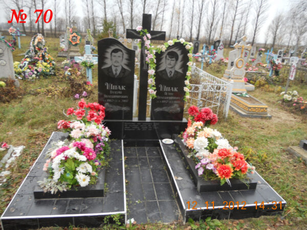 Подвійний гранітний пам'ятник