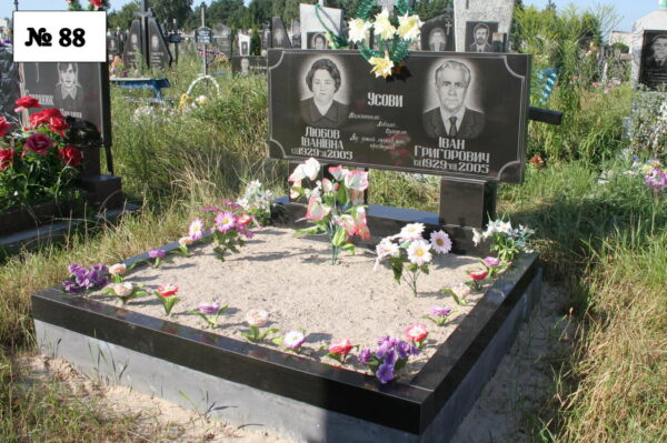 Подвійний гранітний пам'ятник