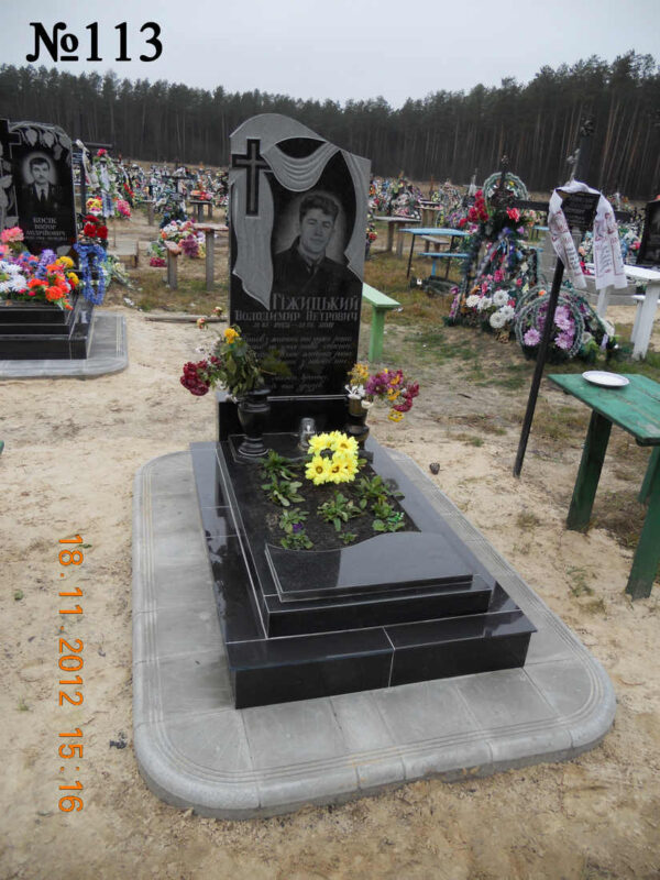 Одинарний гранітний пам'ятник