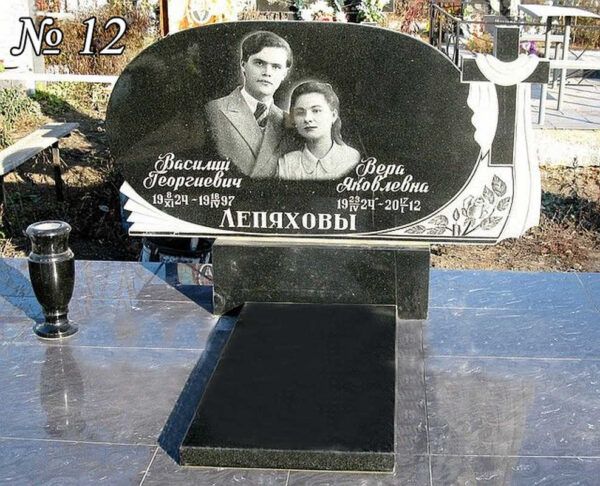 Подвійний гранітний пам'ятник