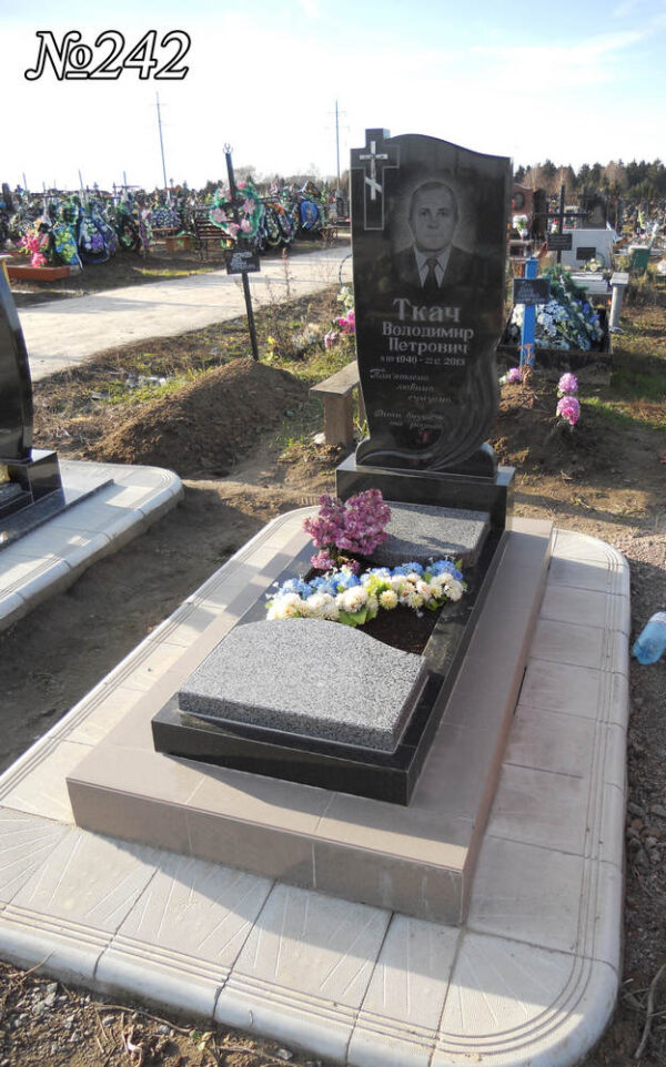 Одинарний гранітний пам'ятник