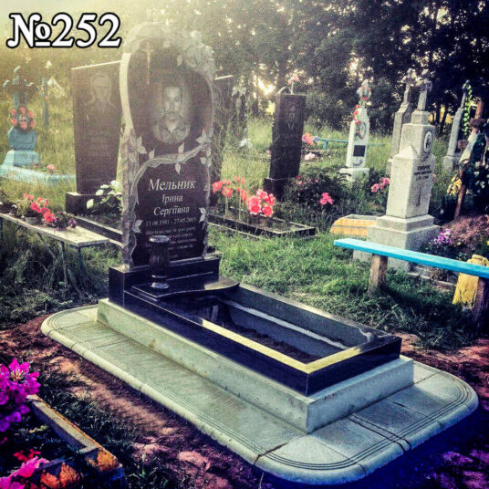 Одинарний гранітний пам'ятник