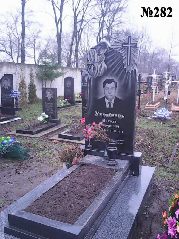 Одинарний гранітний пам'ятник