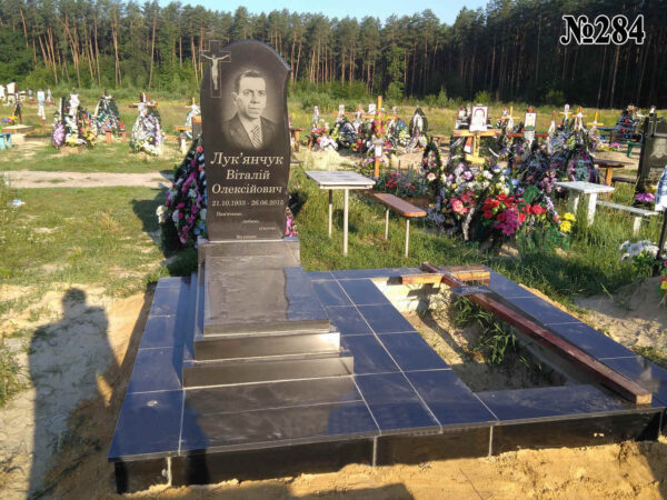 Одинарний гранітний пам'ятник