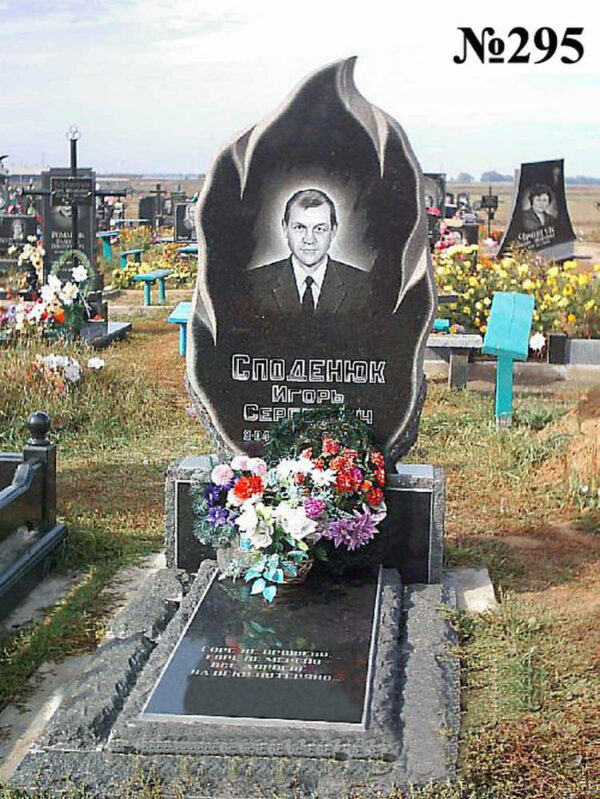Одинарний гранітний пам'ятник