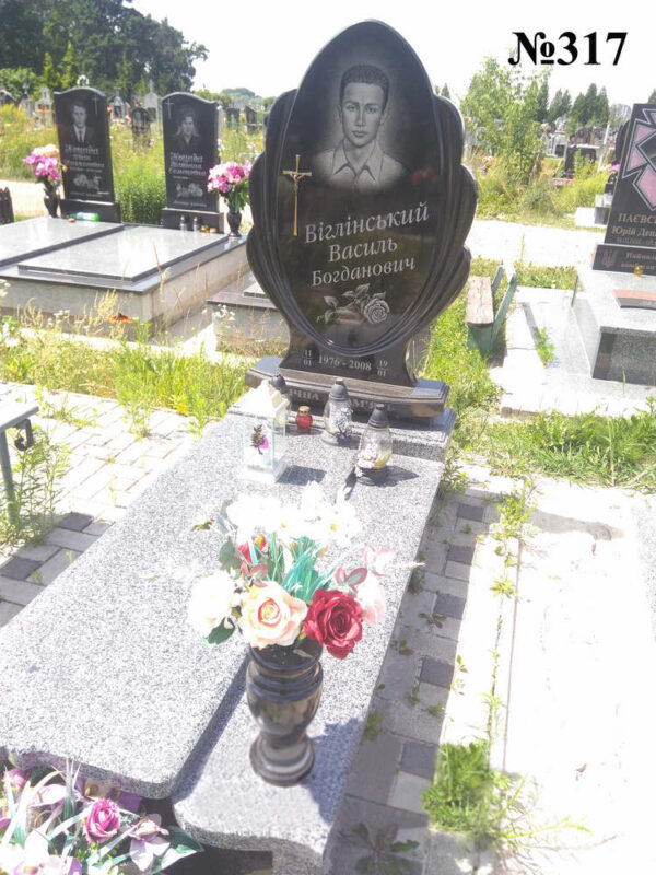 Одинарний гранітний пам'ятник