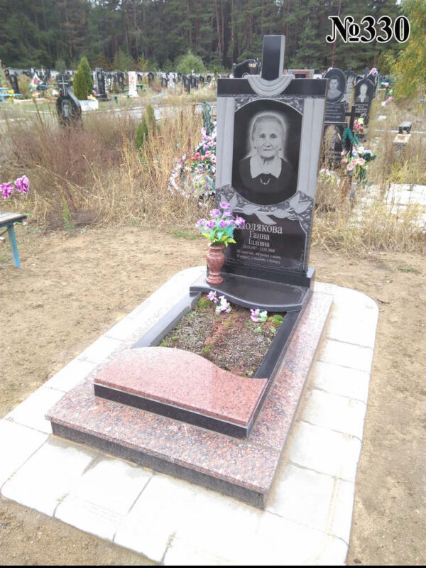 Одинарний гранітний пам'ятник