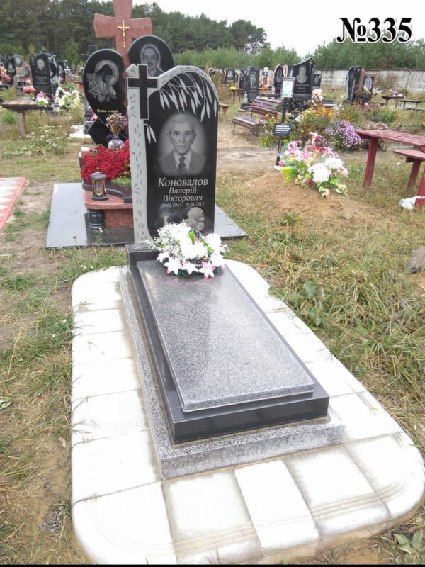 Одинарний гранітний пам'ятник