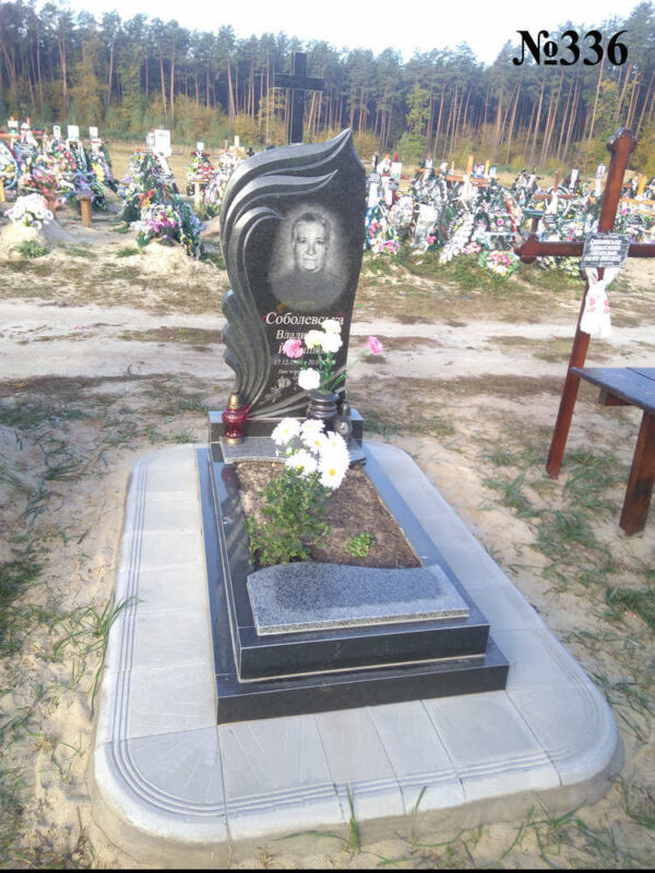 Одинарний гранітний пам'ятник