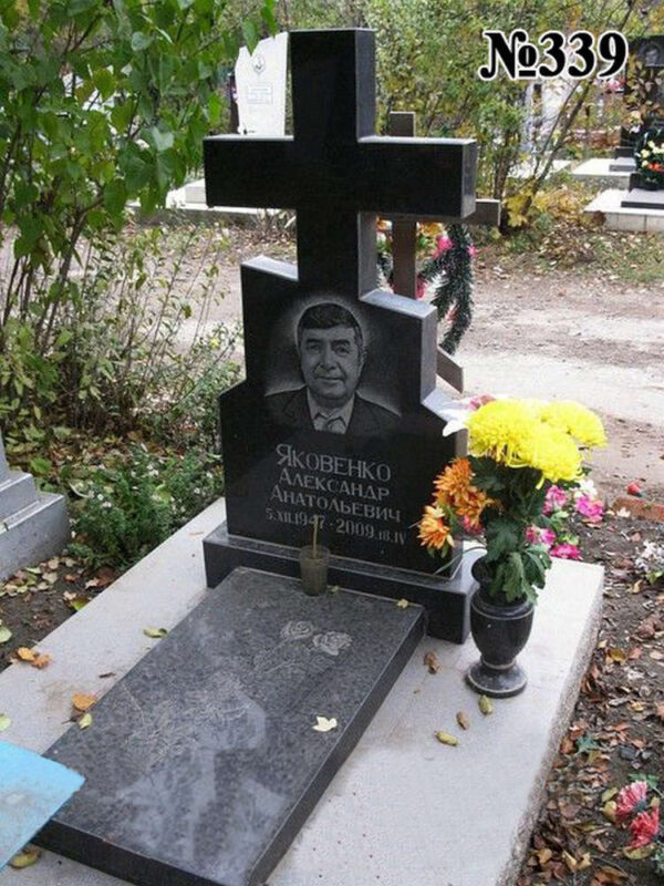 Одинарний гранітний пам'ятник