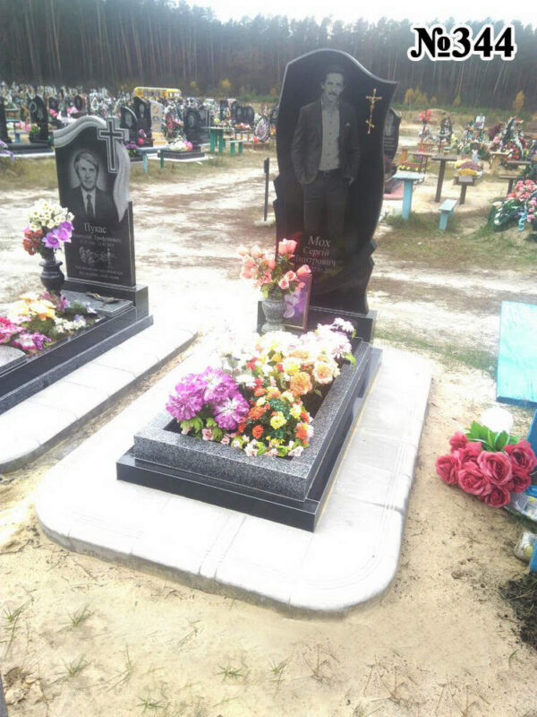 Одинарний гранітний пам'ятник
