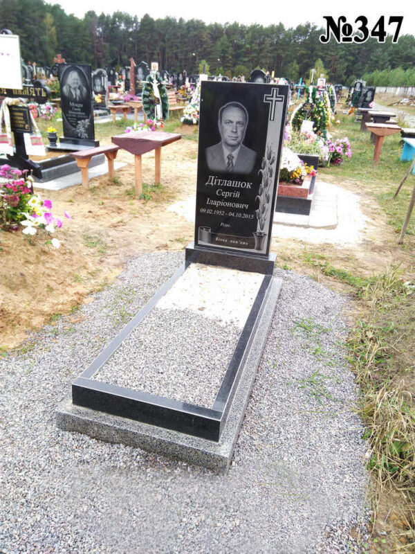 Одинарний гранітний пам'ятник