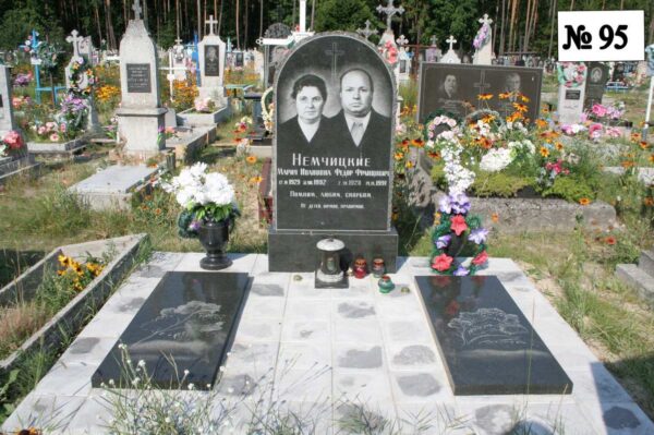 Подвійний гранітний пам'ятник